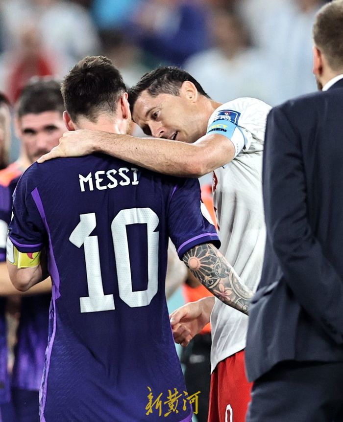 爱游戏app下载 - 莱万多夫斯基回归赛场，爆冷首场状态亮眼，MAD观众沸腾！