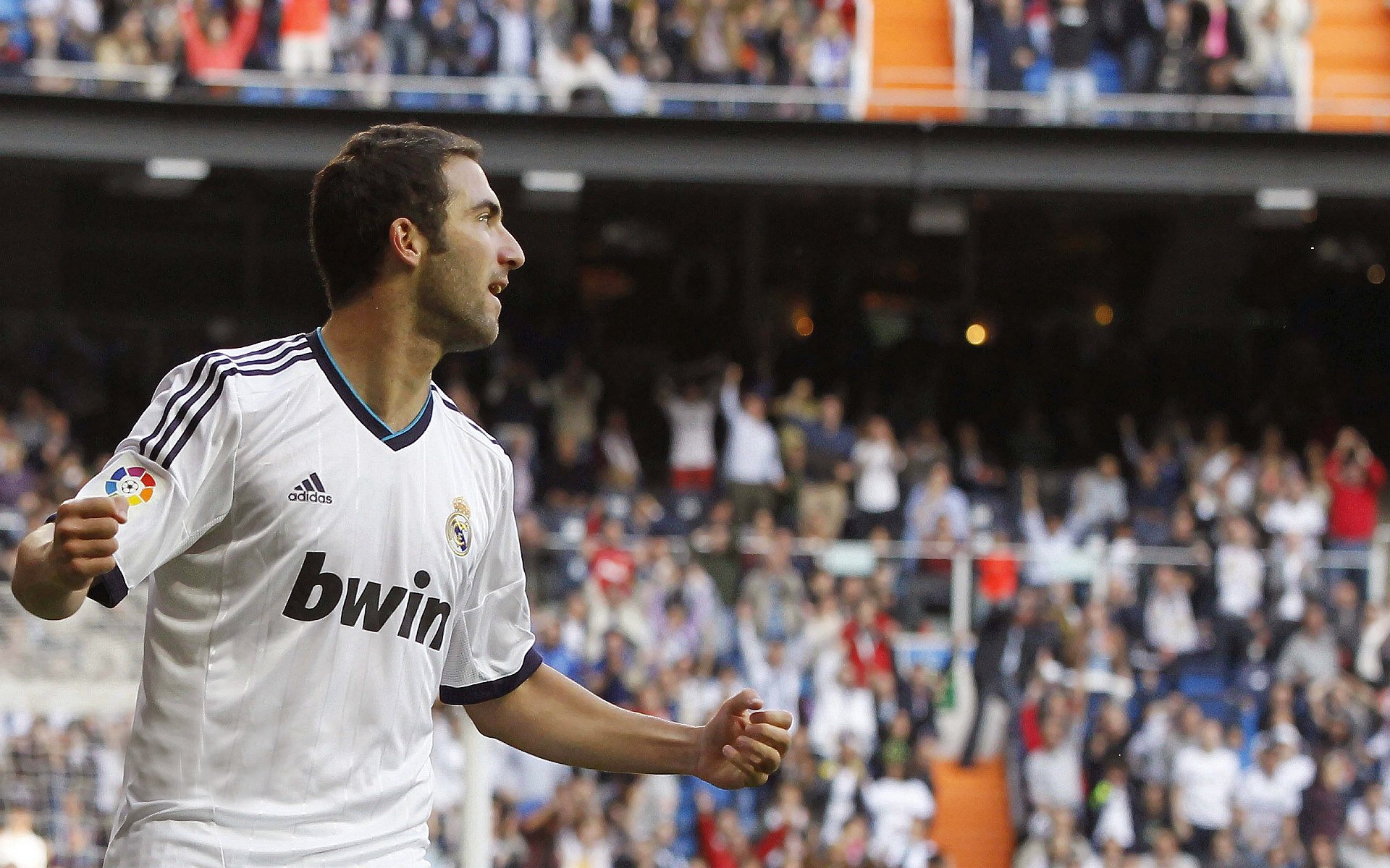 F1赛车赛场焦点！阿根廷队对阵美国队，历史性突破，球队首次挺进决赛